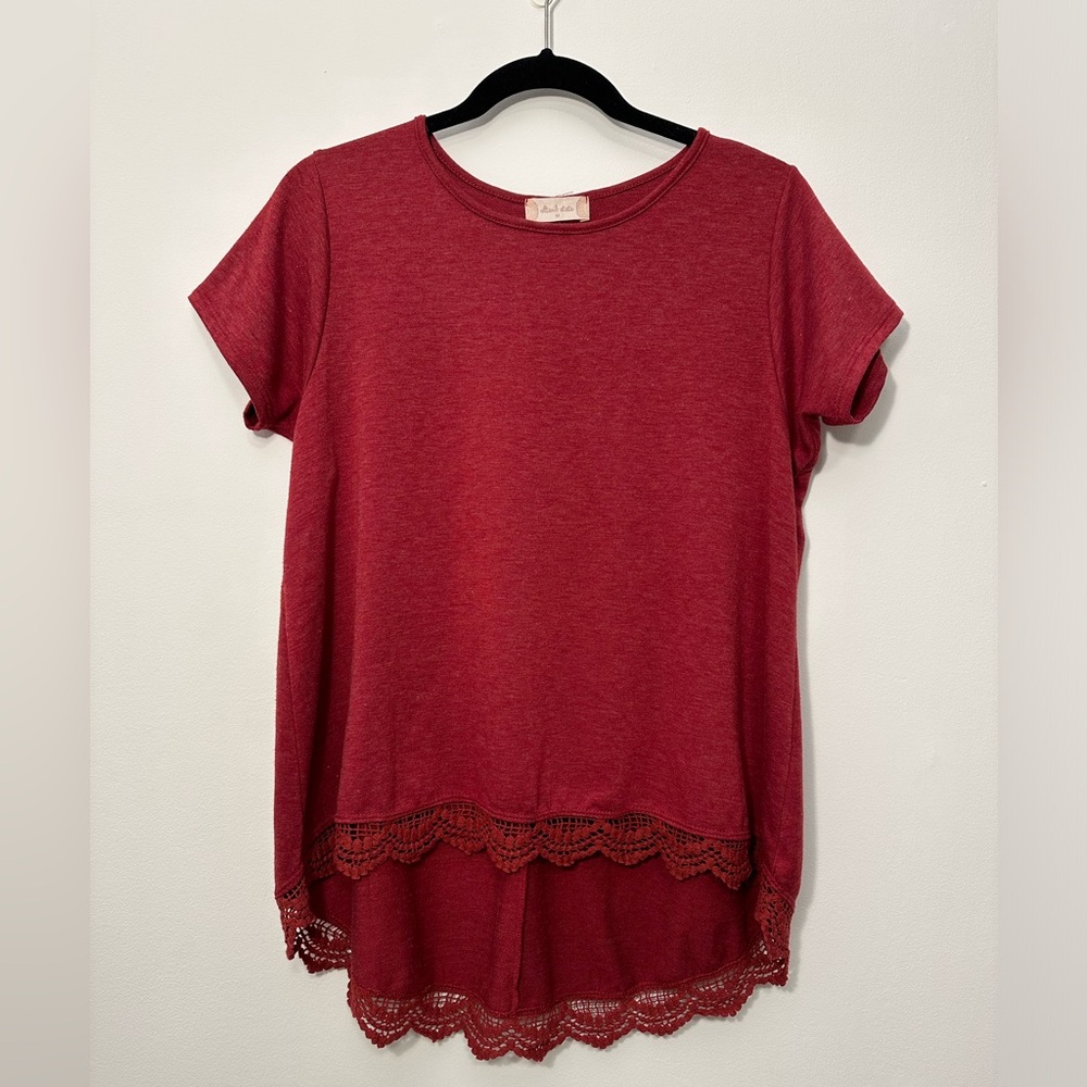 Altr’d State Women’s Red Short Sleeve Top with Lace Hem Size M